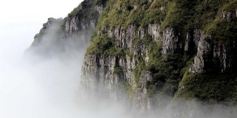 杰士光伏电缆选型权威指南：户外耐候性、直流耐压与安全标准深度解析